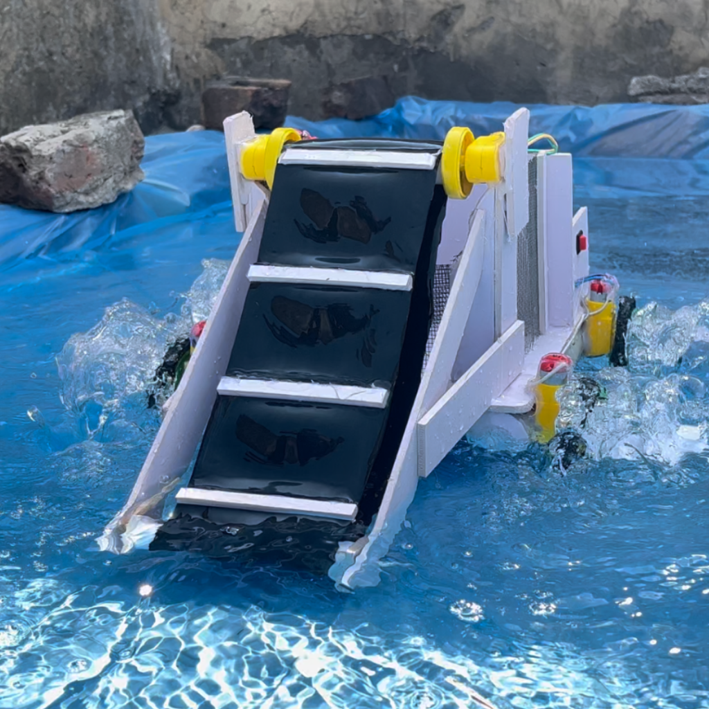 Water Cleaning Boat